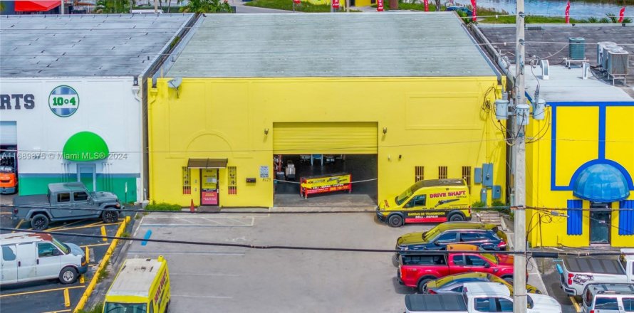 Immobilier commercial à Medley, Floride № 1754258