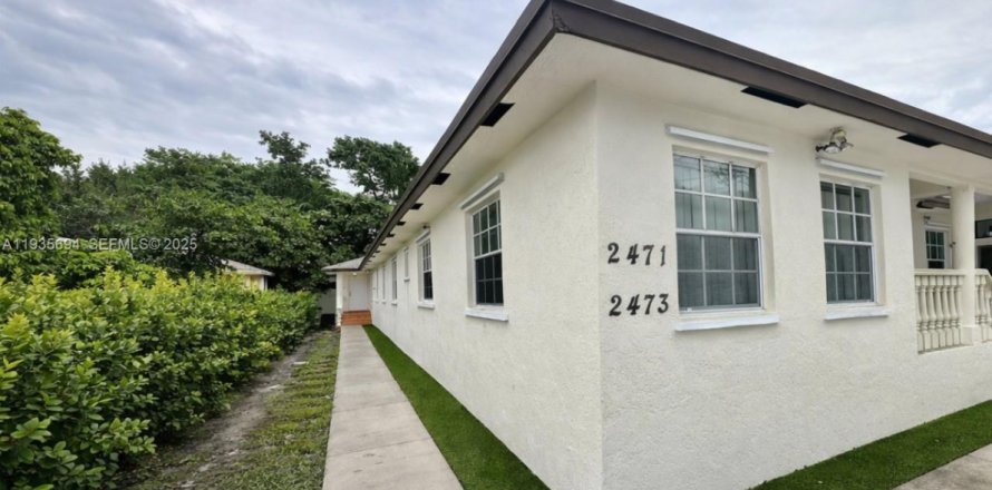 Propiedad comercial en Miami, Florida 260.5 m2 № 1993841