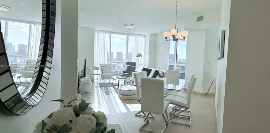 Condo à Sunny Isles Beach, Floride, 2 chambres  № 1728793