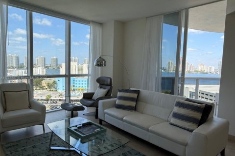 Copropriété à louer à Sunny Isles Beach, Floride: 2 chambres, 119.75 m2 № 1728793 - photo 4