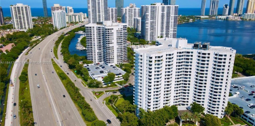 Condo in Aventura, Florida, 2 bedrooms № 1834303