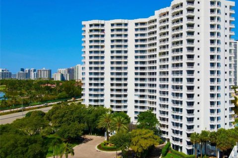 Condo in Aventura, Florida, 2 bedrooms № 1834303 - photo 16