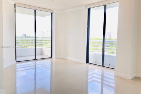 Condo in Aventura, Florida, 2 bedrooms № 1834303 - photo 22
