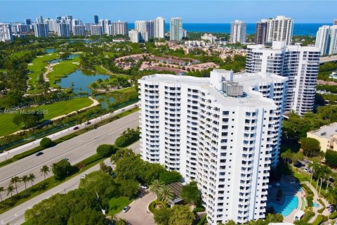 Condo in Aventura, Florida, 2 bedrooms № 1834303 - photo 2