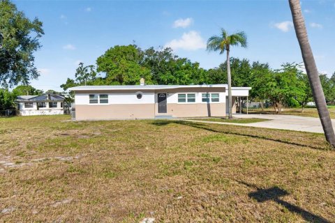 Casa en venta en Saint Petersburg, Florida, 4 dormitorios, 192.59 m2 № 2342518 - foto 30