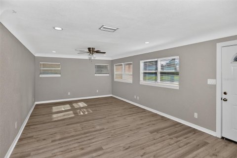 Casa en venta en Saint Petersburg, Florida, 4 dormitorios, 192.59 m2 № 2342518 - foto 8