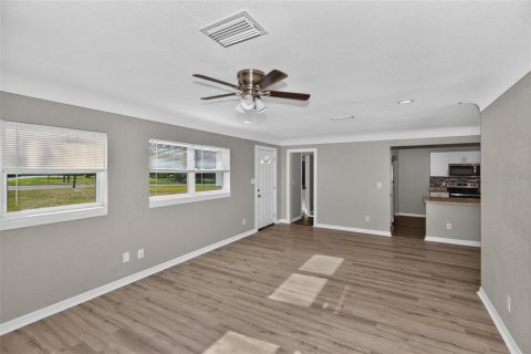 Casa en venta en Saint Petersburg, Florida, 4 dormitorios, 192.59 m2 № 2342518 - foto 9