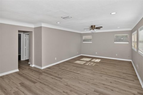 Casa en venta en Saint Petersburg, Florida, 4 dormitorios, 192.59 m2 № 2342518 - foto 4