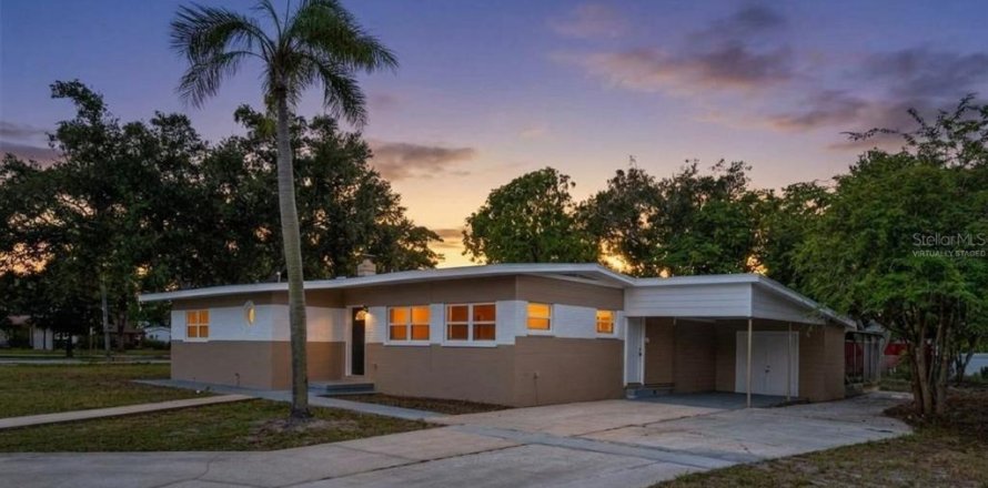 Casa en Saint Petersburg, Florida 4 dormitorios, 192.59 m2 № 2342518