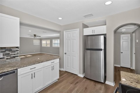 Casa en venta en Saint Petersburg, Florida, 4 dormitorios, 192.59 m2 № 2342518 - foto 7