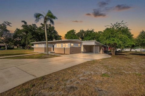 Casa en venta en Saint Petersburg, Florida, 4 dormitorios, 192.59 m2 № 2342518 - foto 29