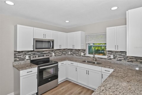 Casa en venta en Saint Petersburg, Florida, 4 dormitorios, 192.59 m2 № 2342518 - foto 5