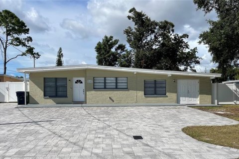 Casa en Tampa, Florida 5 dormitorios, 214.42 m2 № 2353475
