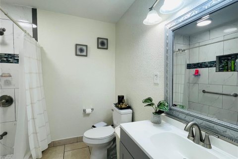 Casa en venta en Tampa, Florida, 5 dormitorios, 214.42 m2 № 2353475 - foto 11