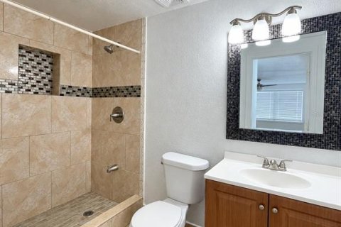 Casa en venta en Tampa, Florida, 5 dormitorios, 214.42 m2 № 2353475 - foto 15