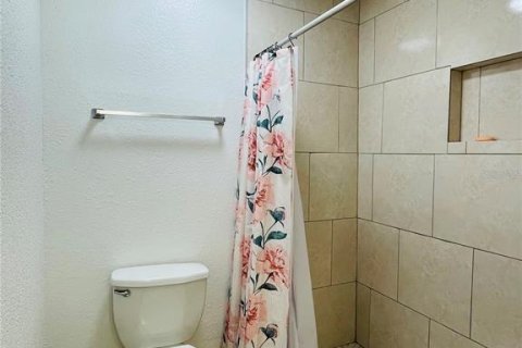 Casa en venta en Tampa, Florida, 5 dormitorios, 214.42 m2 № 2353475 - foto 14
