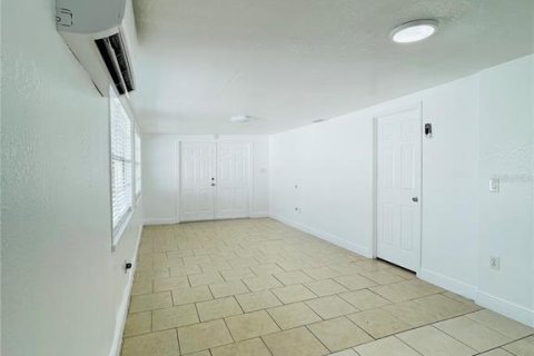 Casa en venta en Tampa, Florida, 5 dormitorios, 214.42 m2 № 2353475 - foto 26