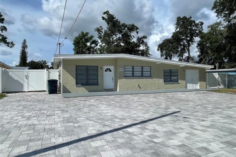 Casa en venta en Tampa, Florida, 5 dormitorios, 214.42 m2 № 2353475 - foto 2