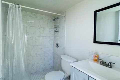 Casa en venta en Tampa, Florida, 5 dormitorios, 214.42 m2 № 2353475 - foto 13