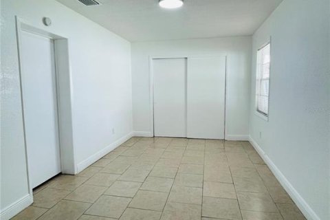 Casa en venta en Tampa, Florida, 5 dormitorios, 214.42 m2 № 2353475 - foto 18