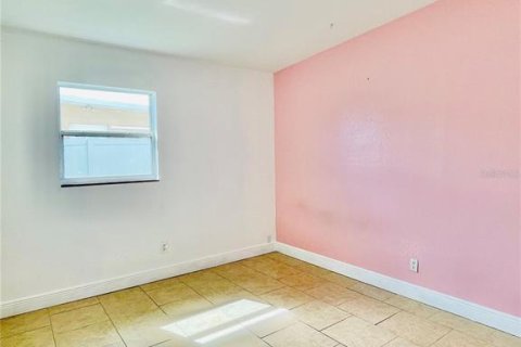 Casa en venta en Tampa, Florida, 5 dormitorios, 214.42 m2 № 2353475 - foto 17
