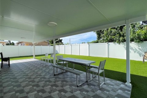 Casa en venta en Tampa, Florida, 5 dormitorios, 214.42 m2 № 2353475 - foto 21