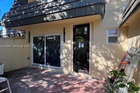 Touwnhouse à louer à Miami, Floride: 3 chambres, 125.05 m2 № 2346783 - photo 2