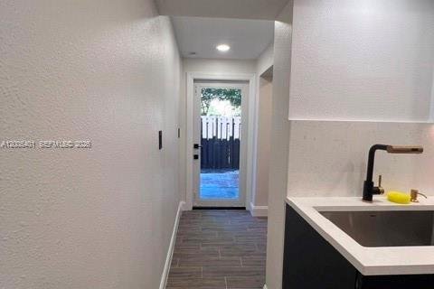Touwnhouse à louer à Miami, Floride: 3 chambres, 125.05 m2 № 2346783 - photo 18