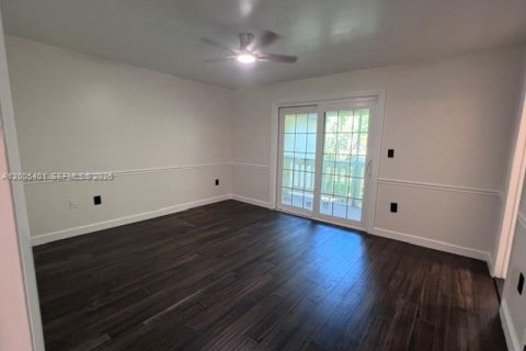 Touwnhouse à louer à Miami, Floride: 3 chambres, 125.05 m2 № 2346783 - photo 28