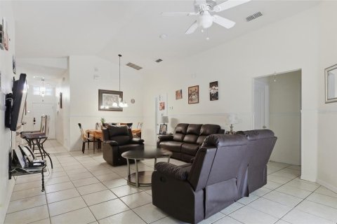 Villa ou maison à vendre à Davenport, Floride: 5 chambres, 154.4 m2 № 2410114 - photo 4