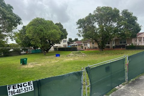 Terreno en venta en Miami, Florida № 1779966 - foto 7