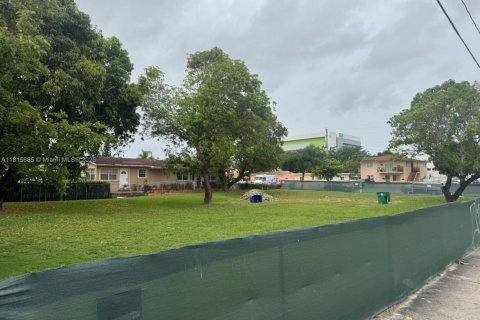 Terreno en venta en Miami, Florida № 1779966 - foto 4