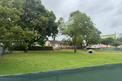 Terreno en venta en Miami, Florida № 1779966 - foto 3