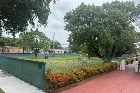 Terreno en venta en Miami, Florida № 1779966 - foto 5