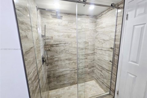 Condominio en alquiler en Miami Beach, Florida, 1 dormitorio, 78.97 m2 № 1950937 - foto 18