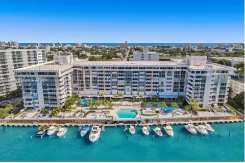 Condominio en alquiler en Miami Beach, Florida, 1 dormitorio, 78.97 m2 № 1950937 - foto 24