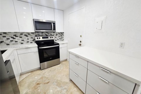 Condominio en alquiler en Miami Beach, Florida, 1 dormitorio, 78.97 m2 № 1950937 - foto 11