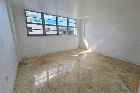 Condominio en alquiler en Miami Beach, Florida, 1 dormitorio, 78.97 m2 № 1950937 - foto 14