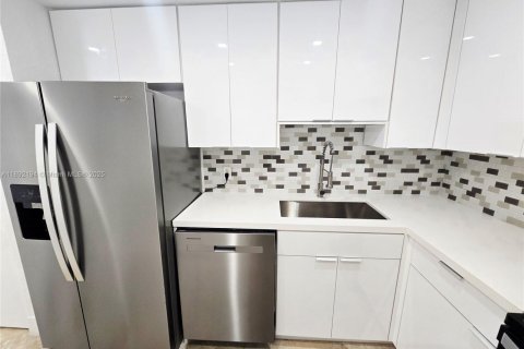 Condominio en alquiler en Miami Beach, Florida, 1 dormitorio, 78.97 m2 № 1950937 - foto 9