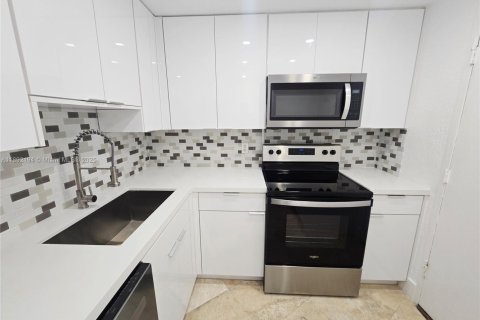 Condominio en alquiler en Miami Beach, Florida, 1 dormitorio, 78.97 m2 № 1950937 - foto 8