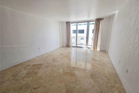 Condominio en alquiler en Miami Beach, Florida, 1 dormitorio, 78.97 m2 № 1950937 - foto 2