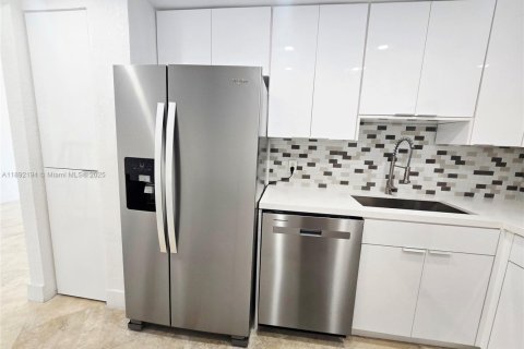 Condominio en alquiler en Miami Beach, Florida, 1 dormitorio, 78.97 m2 № 1950937 - foto 10
