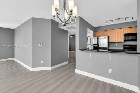 Condominio en alquiler en Oakland Park, Florida, 2 dormitorios, 96.43 m2 № 2168557 - foto 4