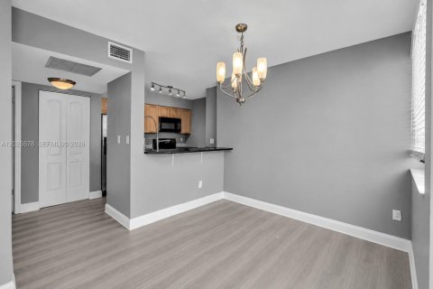 Condominio en alquiler en Oakland Park, Florida, 2 dormitorios, 96.43 m2 № 2168557 - foto 6