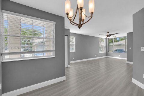 Condominio en alquiler en Oakland Park, Florida, 2 dormitorios, 96.43 m2 № 2168557 - foto 3