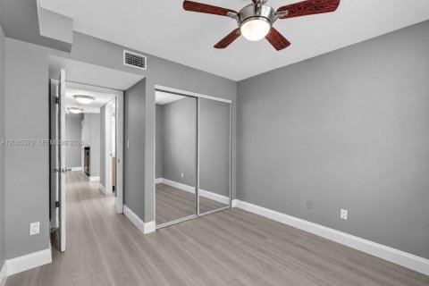 Condominio en alquiler en Oakland Park, Florida, 2 dormitorios, 96.43 m2 № 2168557 - foto 7