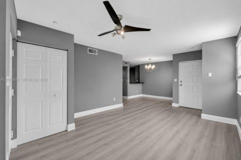 Condominio en alquiler en Oakland Park, Florida, 2 dormitorios, 96.43 m2 № 2168557 - foto 2
