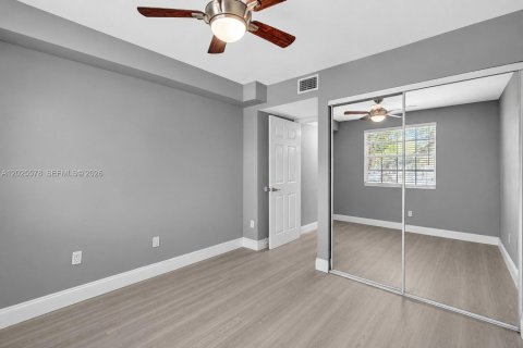 Condominio en alquiler en Oakland Park, Florida, 2 dormitorios, 96.43 m2 № 2168557 - foto 9