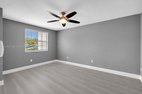 Condominio en alquiler en Oakland Park, Florida, 2 dormitorios, 96.43 m2 № 2168557 - foto 13