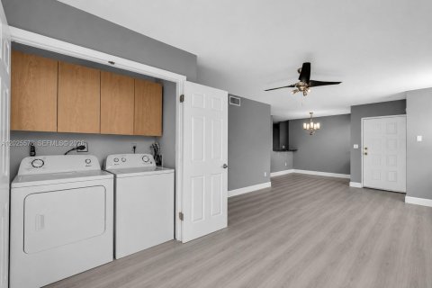 Condominio en Oakland Park, Florida, 2 dormitorios  № 2168557
